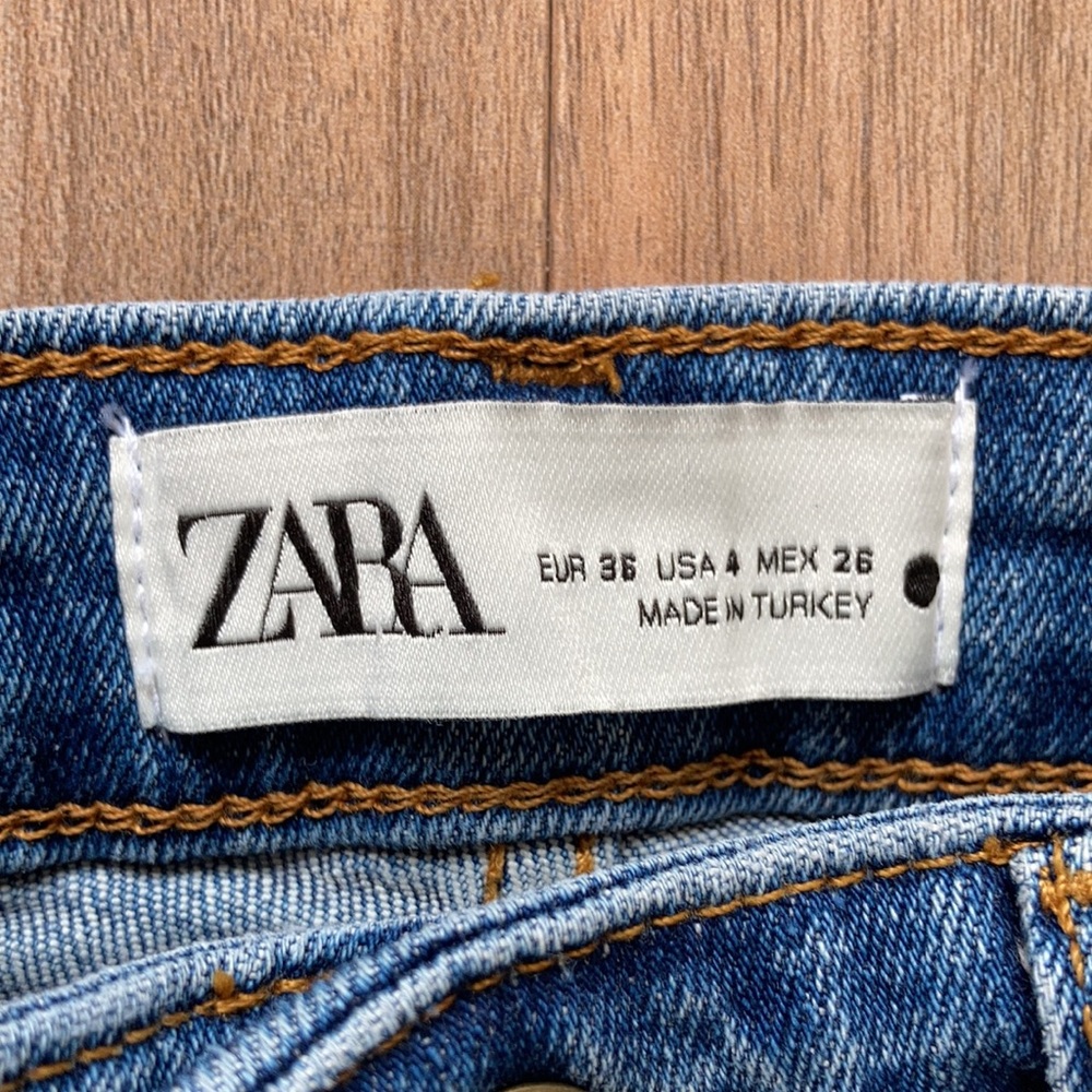 Zara jean with some distressing and stretch size 4 - Picture 11 of 14